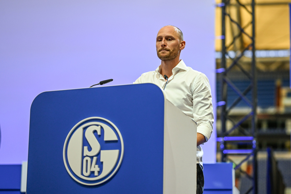 Benedikt Höwedes (36) und Schalke 04 gingen nicht im Guten auseinander. Was damals vorfiel, schilderte der Ex-Fußballer jetzt in einer Gesprächsrunde.