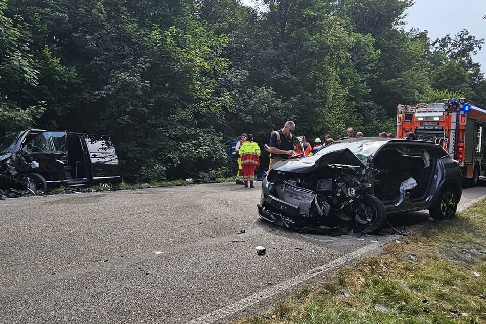 Die Autos mussten abgeschleppt werden.