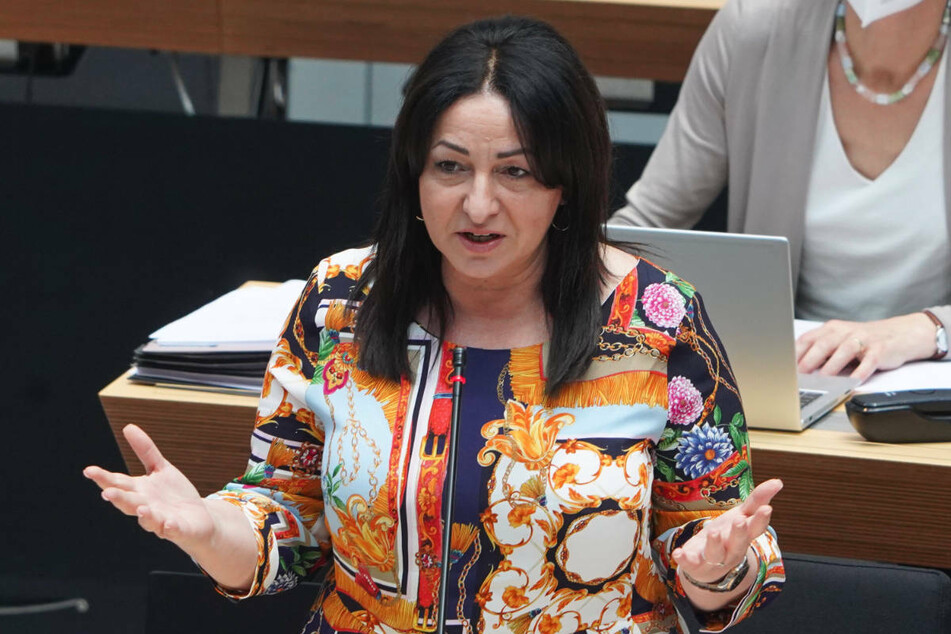 Berlins Corona-Impfzentren sollen nach Angaben von Gesundheitssenatorin Dilek Kalayci (54, SPD) länger als bisher geplant offen bleiben.