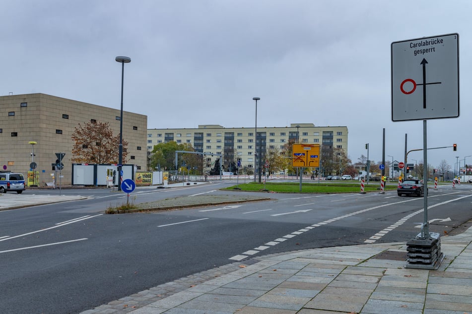 Dann können Autofahrer über den Hasenberg an der Synagoge und Rathenauplatz fahren. Aber nur in Richtung Osten. Vom Hasenberg aufs Terrassenufer kommt man nicht.