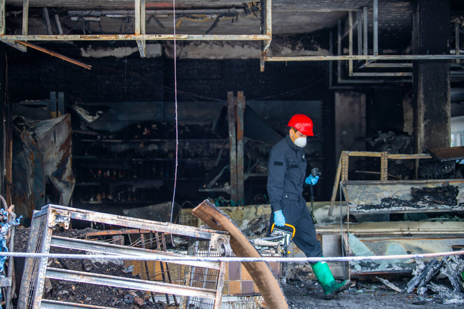 Beim Brand eines türkischen Geschäfts in Waldkraiburg wurden sechs Menschen verletzt.