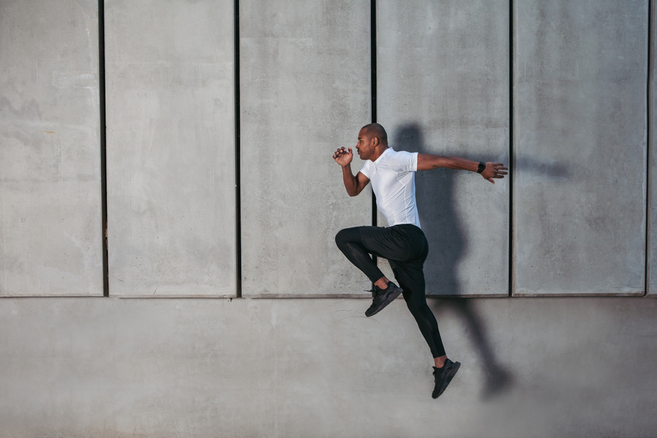 Eine Sport-Leggings für Herren bietet maximalen Komfort beim Training!