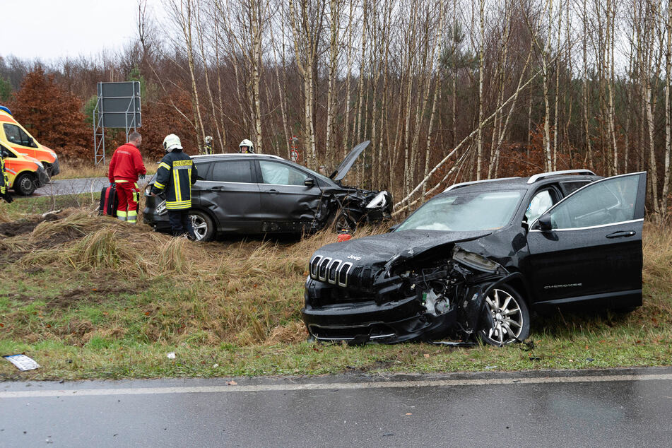 Neben der Polizei kamen auch die Feuerwehr und der Rettungsdienst zu Hilfe.