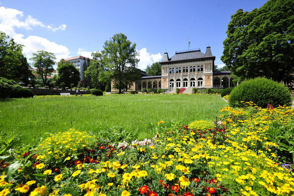 Bei einem Sommerspaziergang könnt Ihr die königlichen Anlagen in Bad Elster kennenlernen.