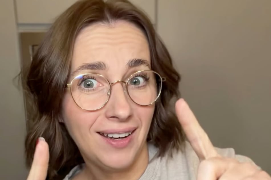 Gibt zu, dass es verrückt ist, Hunderte Kilometer für einen Friseurbesuch zu fahren. Anna Heiser (35) hat es aber trotzdem getan.