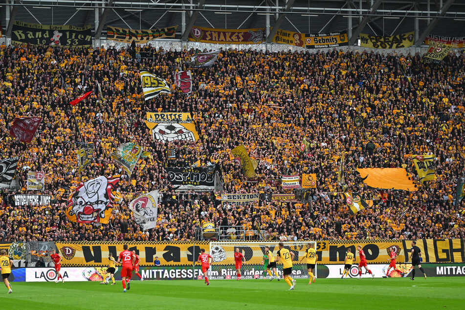 Das Rudolf-Harbig-Stadion wird gegen den 1. FC Magdeburg wieder komplett gefüllt sein.