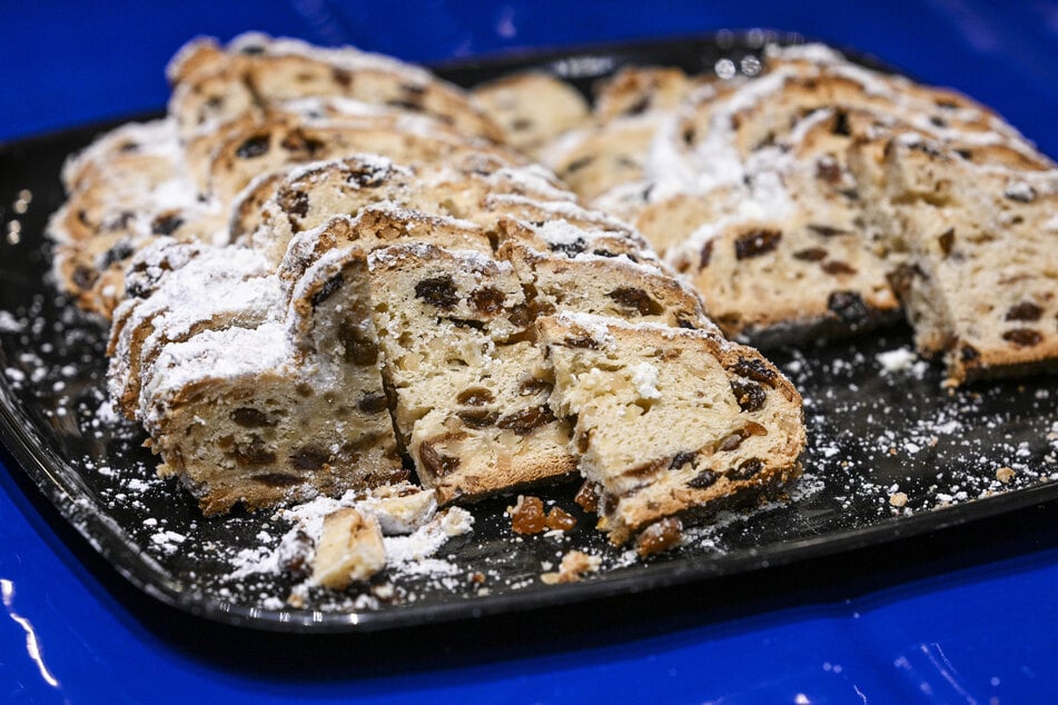 An den Feiertagen naschen viele etwas mehr, etwa vom leckeren Stollen.