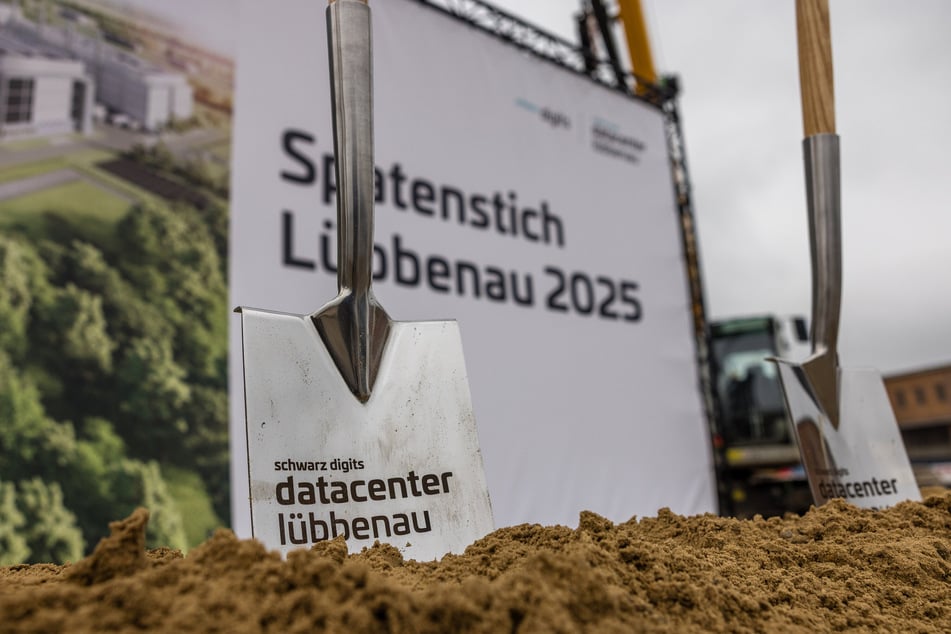 Der Spatenstich: Bis Ende 2027 soll der erste Abschnitt fertiggestellt sein.