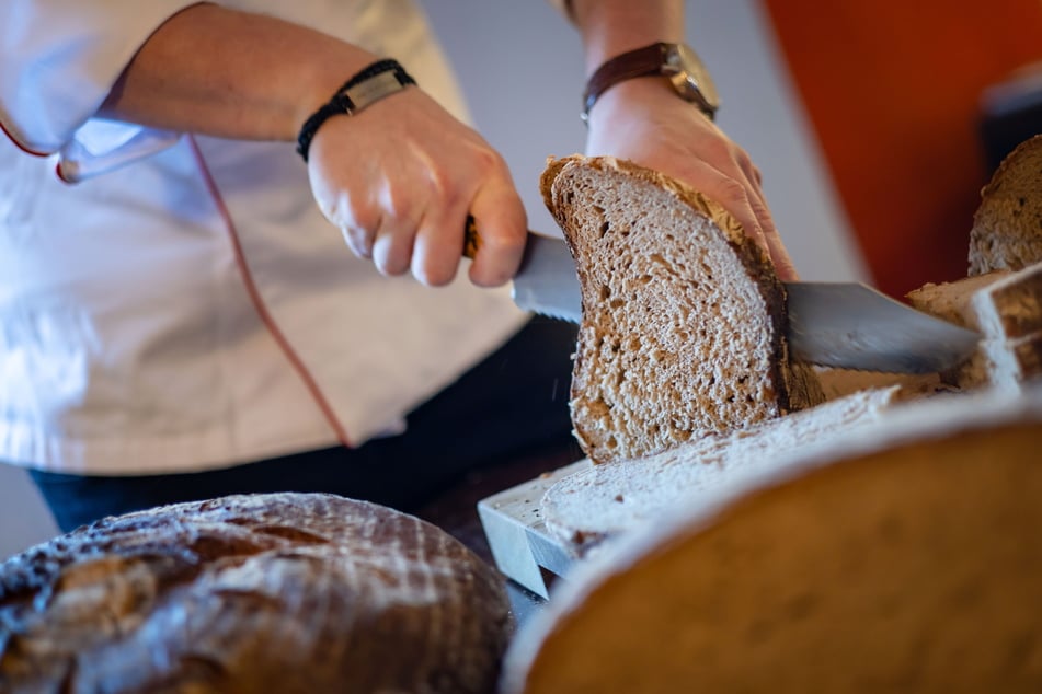 Bei einem gut gebackenen Brot darf die Scheibe etwas stärker ausfallen.