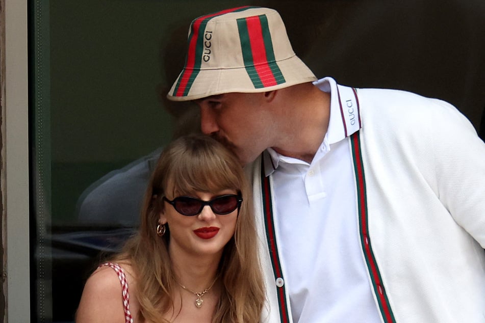 Inside sources claimed that Taylor Swift (l.) and Travis Kelce want to get engaged – but not quite yet.