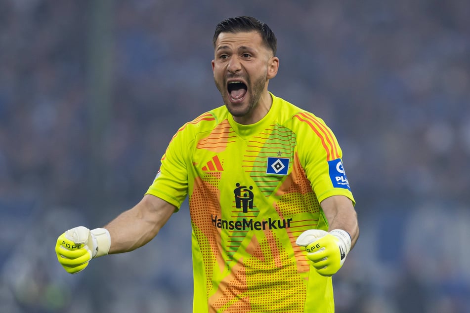 HSV-Keeper Daniel Heuer Fernandes brachte das Volksparkstadion mit seinem gehaltenen Elfmeter zum Explodieren.
