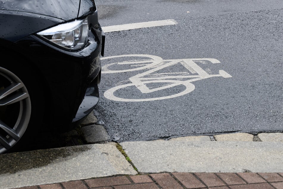 Eine Autofahrerin (39) hat am Dresdner Terrassenufer einen Radler (44) blockiert. Es kam zur Kollision. (Symbolfoto)