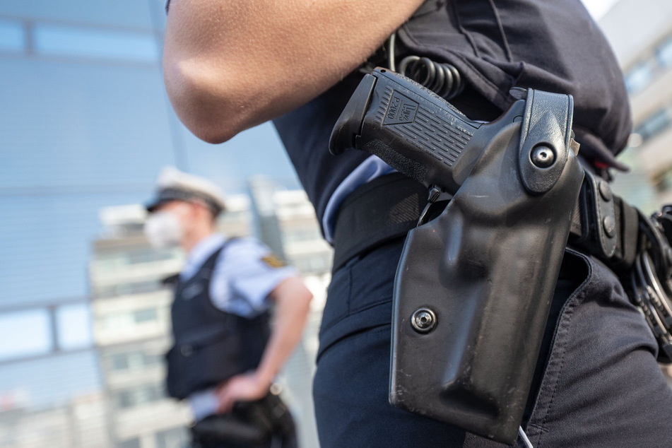 Polizistin greift zur Waffe: Messer-Angreifer gibt nach