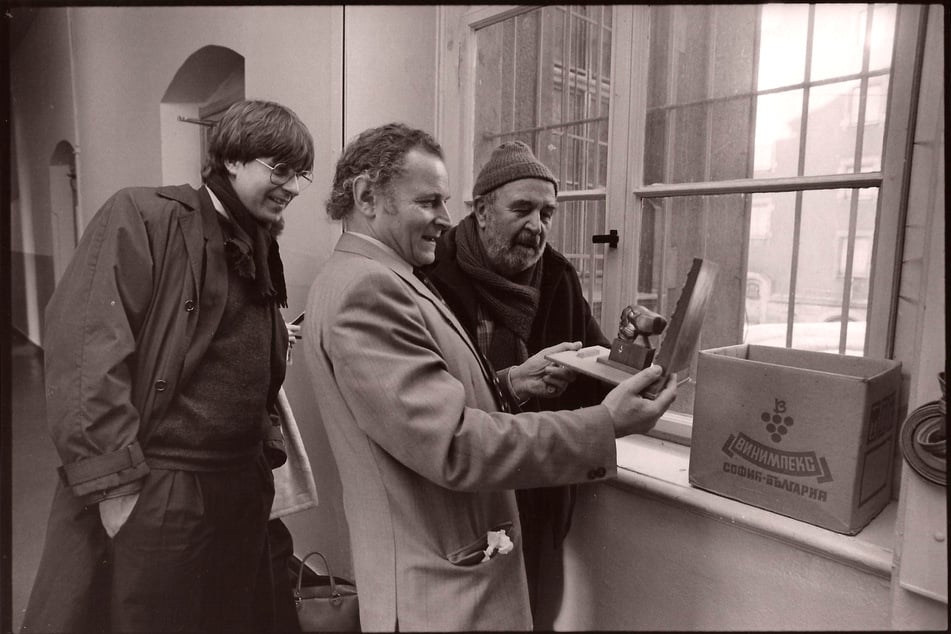Ein junger Bernd Weise (links) 1990 mit Werner Ballarin, Lothar Günther Buchheim.