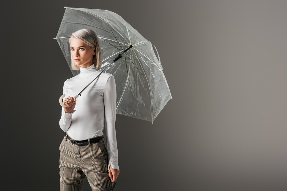 Transparente Regenschirme passen zu jedem Look.