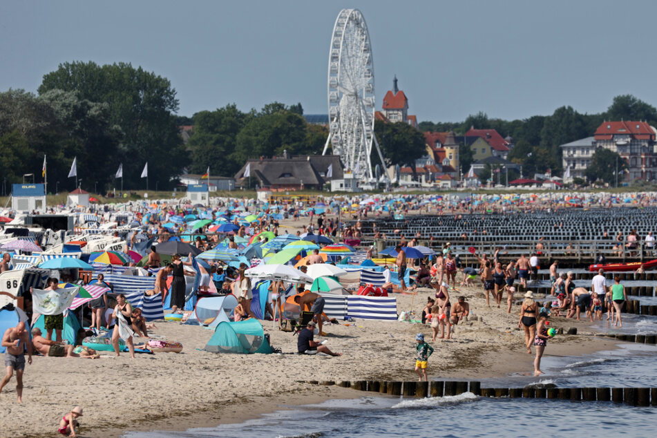 Vor allem Urlauber an Nord- und Ostsee dürften von längeren Sonnenperioden profitieren.