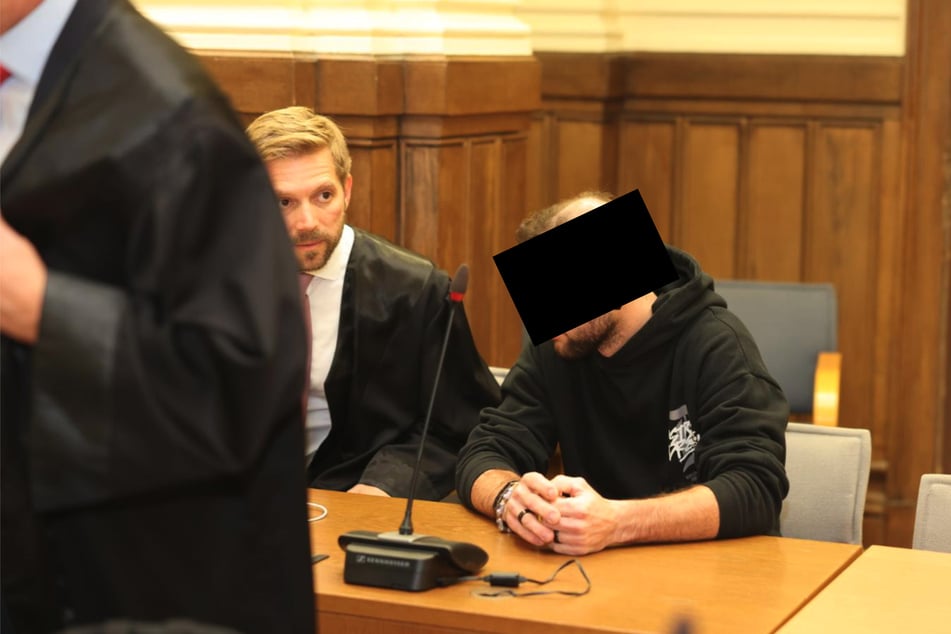 Der Angeklagte Jean F. kam deutlich zu spät, da er zunächst das falsche Gerichtsgebäude aufgesucht hatte.