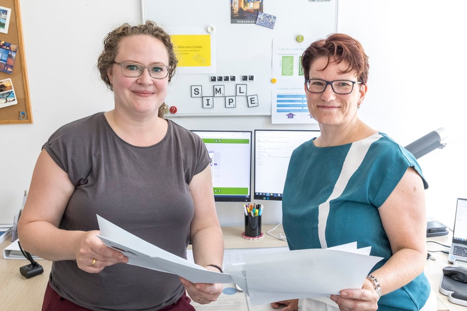 Aylin Kini (39, l.) und Doris Eckert (48) befinden sich als "Lotsen" bereits im Dienst.