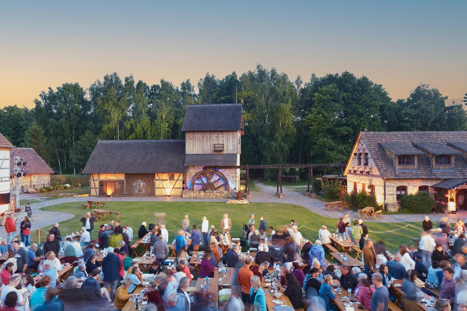 Längst kein Geheimtipp mehr: Die Krabat-Saga lockt nicht nur Einheimische nach Schwarzkollm.