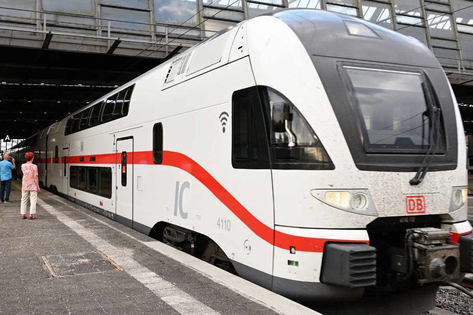 Chemnitz: Was für eine Verschwendung! Zug fährt viermal täglich ohne Fahrgäste zwischen Dresden und Chemnitz