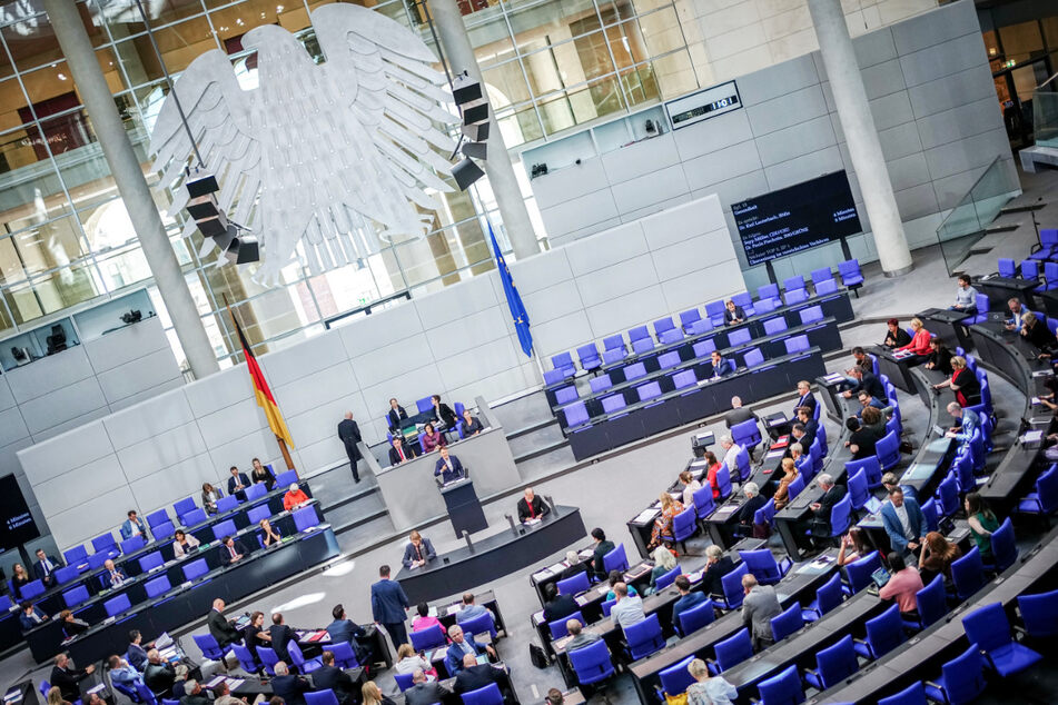 Der Bundestag in Berlin - würde am Sonntag neu gewählt, hätte die amtierende Ampel-Bundesregierung laut "ZDF-Politbarometer" keine Mehrheit mehr im Parlament.