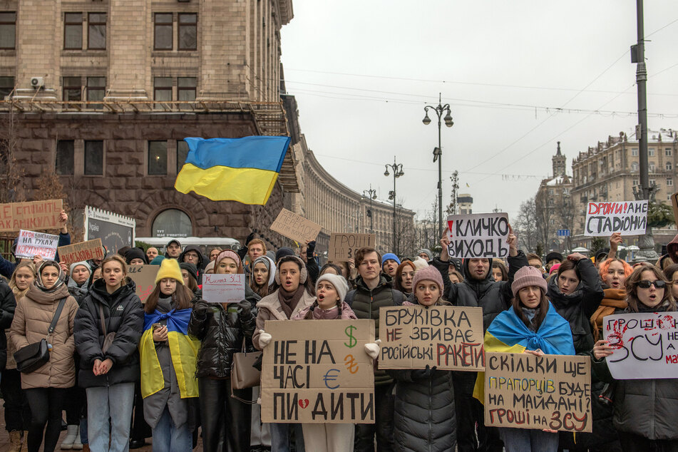 Activists rallied in front of Kyiv City Council in the Ukrainian capital on Saturday demanding local authorities to allocate more budget funds to the Armed Forces of Ukraine.