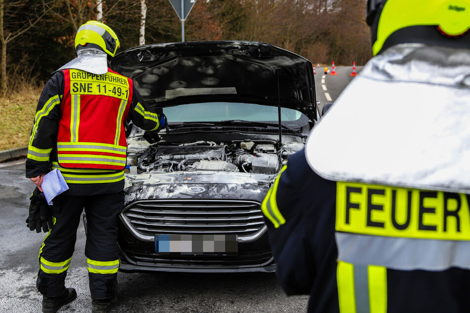 In Schneeberg geriet am Dienstagmorgen ein Ford in Brand.
