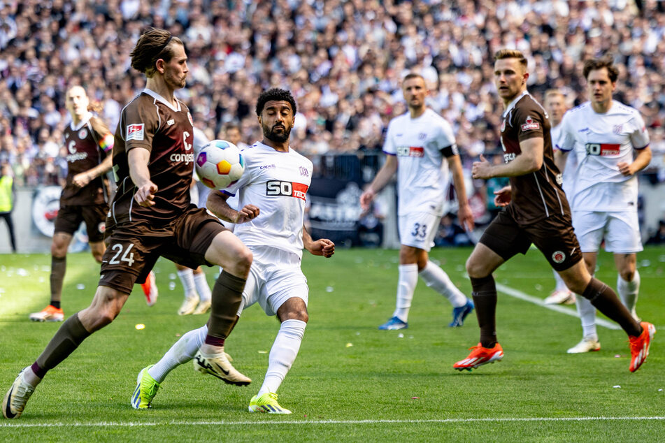 Zur Pause führen die Kiezkicker verdient mit 1:0.