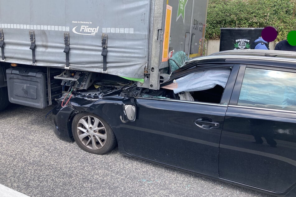 Auf der A3 bei Limburg kam es am Donnerstagnachmittag zu einem heftigen Auffahrunfall.