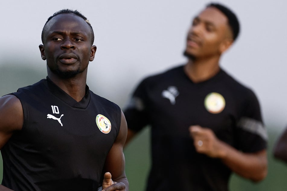 Kurz nach seiner Hochzeit mit der 18-jährigen Aisha Tamba ging es für Sadio Mané (31) mit dem senegalesischen Nationalteam zum Afrika-Cup.