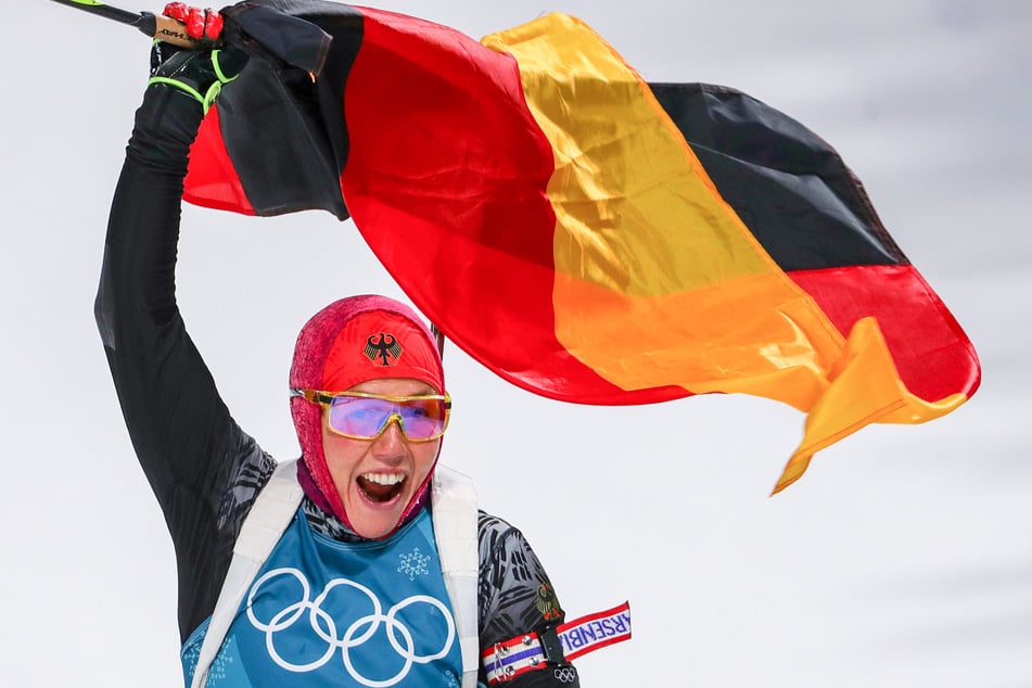 Seit zwei Tagen wartet Laura Dahlmeier auf Hilfe.