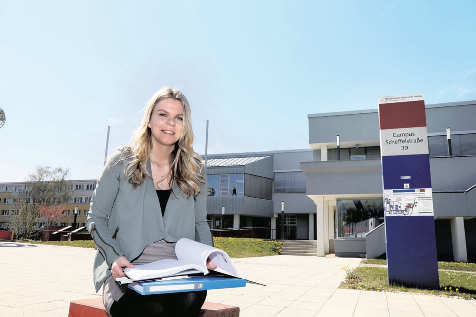 Sarah Deterling (25) wird ihre WHZ-Kraftwerksstudie der Bürgerinitiative vorstellen.