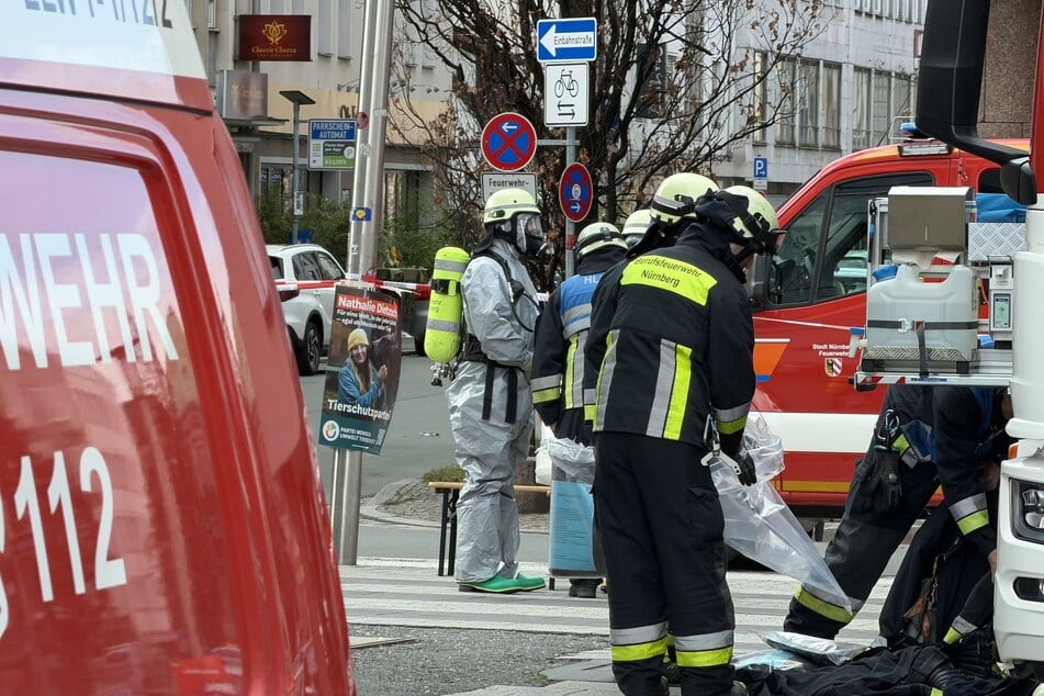 Polizei und Feuerwehr sind mit einem Großaufgebot in Nürnberg.