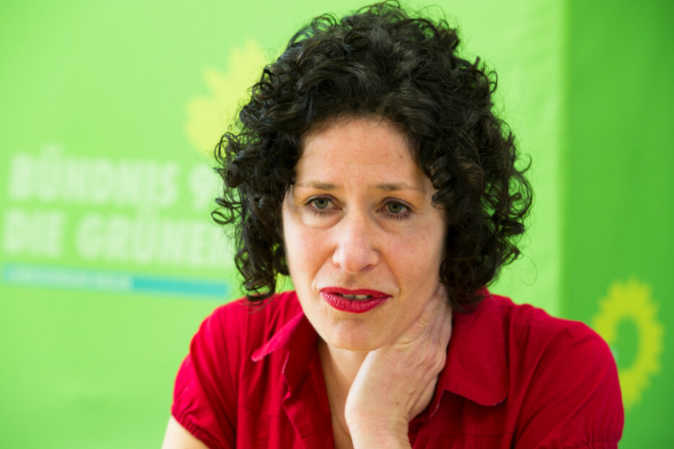 Die frühere Landesvorsitzende vom Bündnis 90/Die Grünen in Berlin, Bettina Jarasch (51, im Foto 2015 bei einer Pressekonferenz). 2021 soll sie als Spitzenkandidatin ihrer Partei für die Abgeordnetenhauswahl antreten. (Archivfoto)
