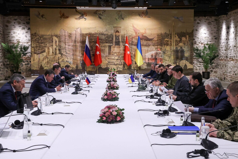 The delegations from Russia and Ukraine met at the Dolmabahce Presidential Office in Istanbul on Tuesday morning.