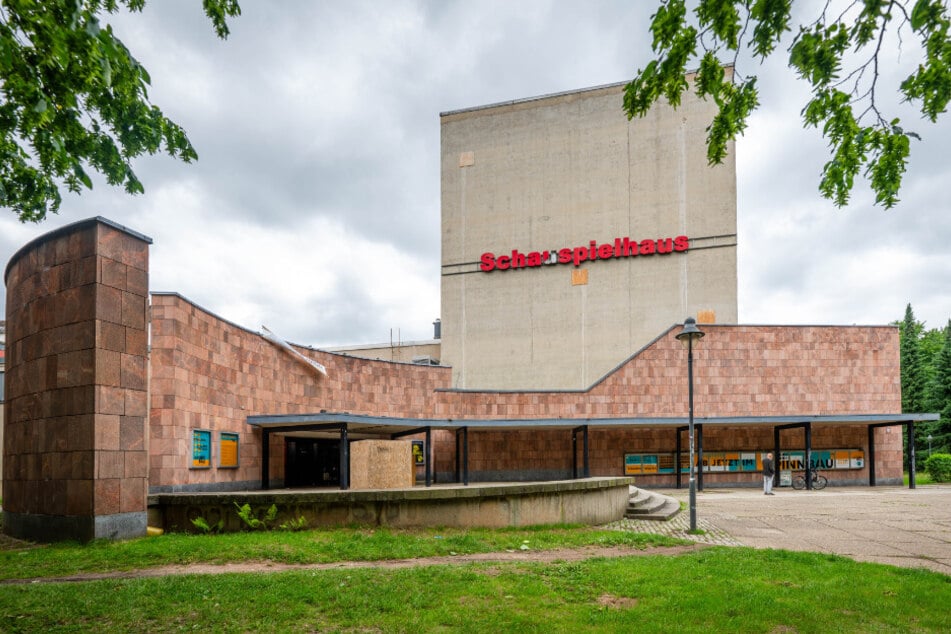 Die Stadt will das marode Schauspielhaus durch einen Neubau ersetzen.