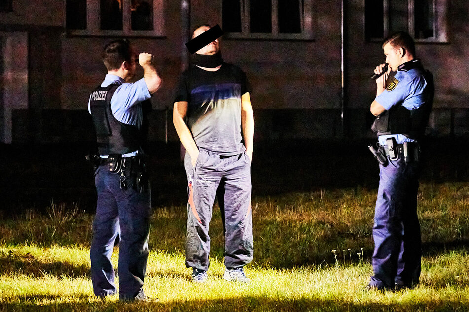 Am 29. August wurde der Verdächtige in der Nähe des Kellerbrandes von Polizisten befragt.