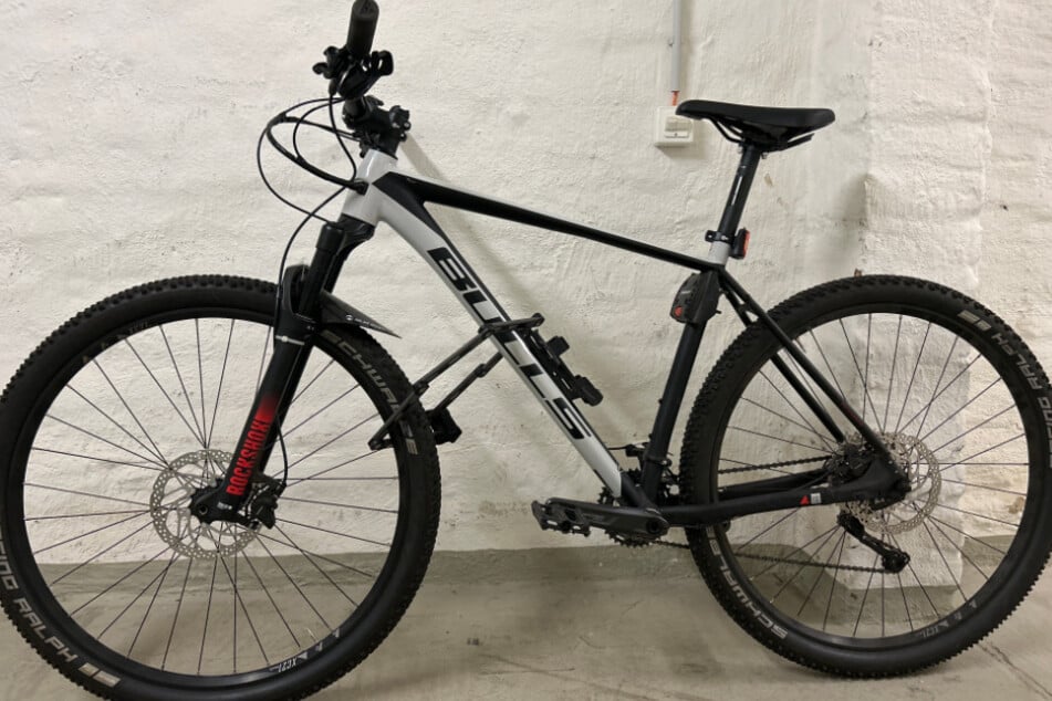 Wem gehört dieses Mountainbike der Marke Bulls?