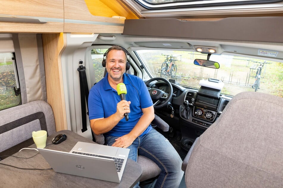 Ob schneiden, senden oder fahren - im Wohnmobil kann Silvio Zschage (43) alles von einem Sitz aus machen.