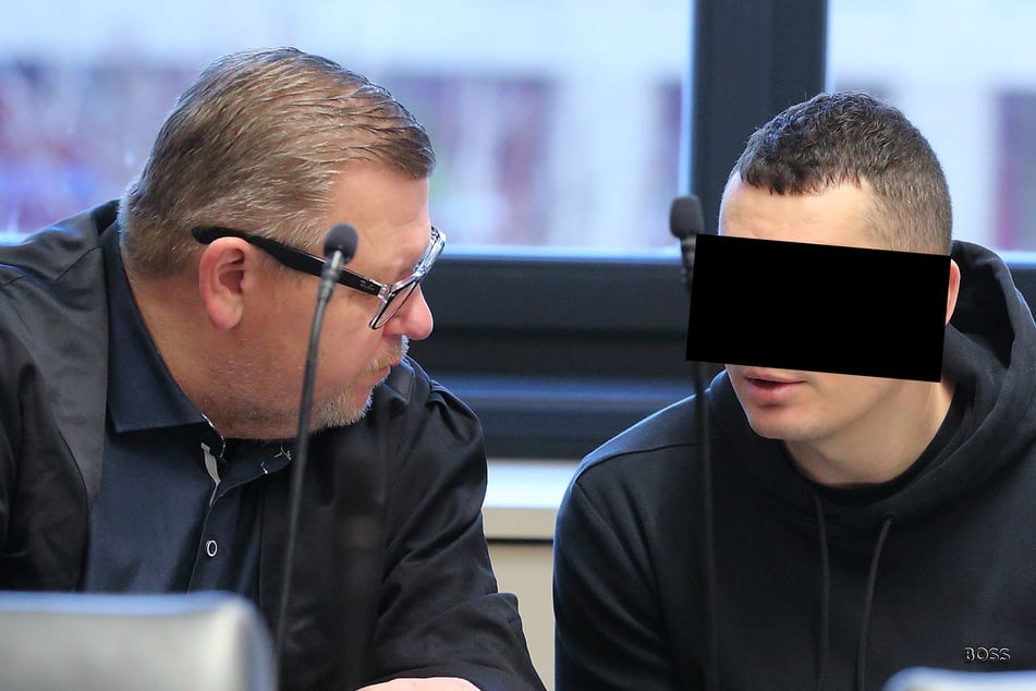Planenschlitzer Wojciech Z. (33, r.) kassierte am Dienstag 32 Monate Haft.