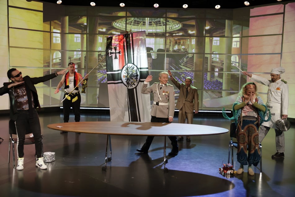 Mit einem bitterbösen Sketch schreiben Kölner Karnevalisten am Donnerstag (22.15 Uhr) im WDR die Corona-Geschichte aus dem Sommer weiter.
