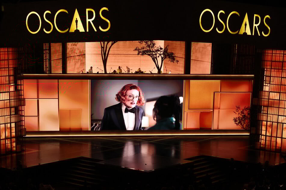 Conan O'Brien (62) sah Tante Gladys aus dem Horror-Film "Weapons" sehr ähnlich.