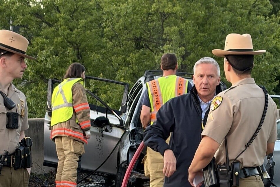 NBC-Reporter Tom Costello schaffte es gemeinsam mit zwei weiteren Ersthelfern, den verletzten Teenager aus dem brennenden Wrack zu retten.