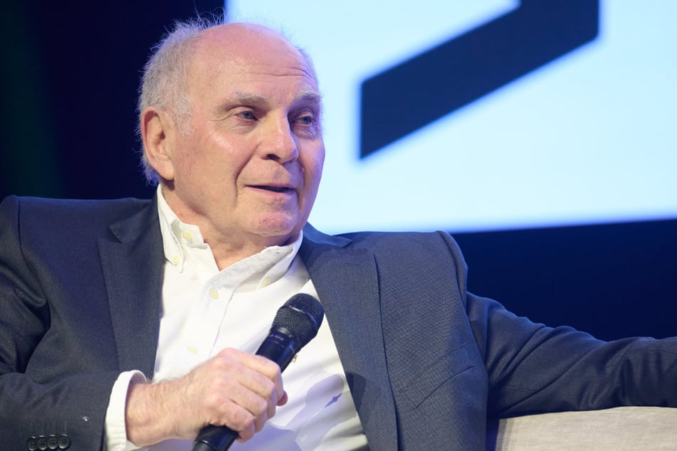 "Wo soll das enden?": Uli Hoeneß (74) ist für Kommerz im Fußball, aber nicht für mittelklassige Tickets, die bei 2000 Dollar liegen.