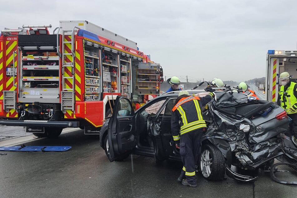 Unfall A3: Lkw fährt fast ungebremst in Stauende! Zwei Schwerverletzte auf der A3 bei Bonn