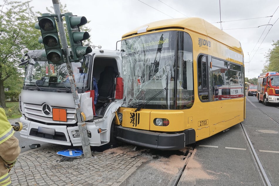 Die Propangasflaschen auf der Ladefläche des Lkw wurden von der Feuerwehr gesichert. Von ihnen geht keine Gefahr mehr aus.