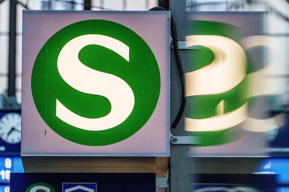 Rund 30 Minuten standen alle S-Bahnen still. Fahrgäste müssen mit Verspätungen rechnen.