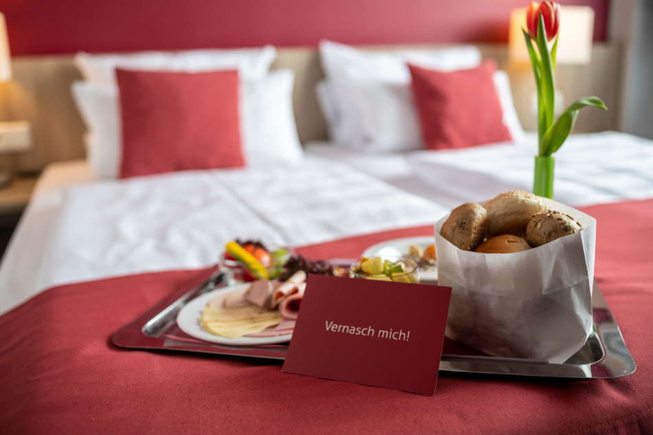 Roomservice als Alternative zum Restaurantbesuch sei wegen des hohen Personalbedarfs nicht wirtschaftlich.