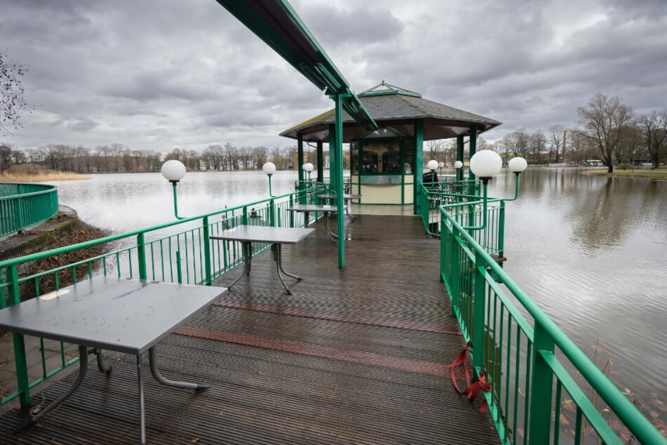 "Die kleinste Seebrücke Deutschlands". Vor allem im Sommer ist am Milchhäuschen reger Betrieb.