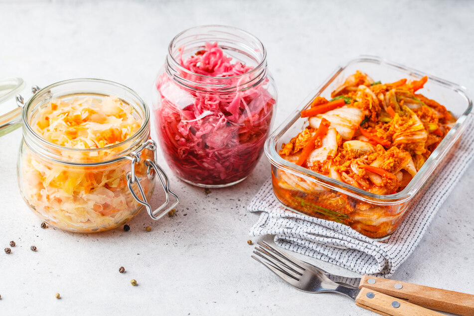 Fermentierte Lebensmittel wie Kimchi oder Sauerkraut sind gut für unsere Gesundheit, so der Mediziner.